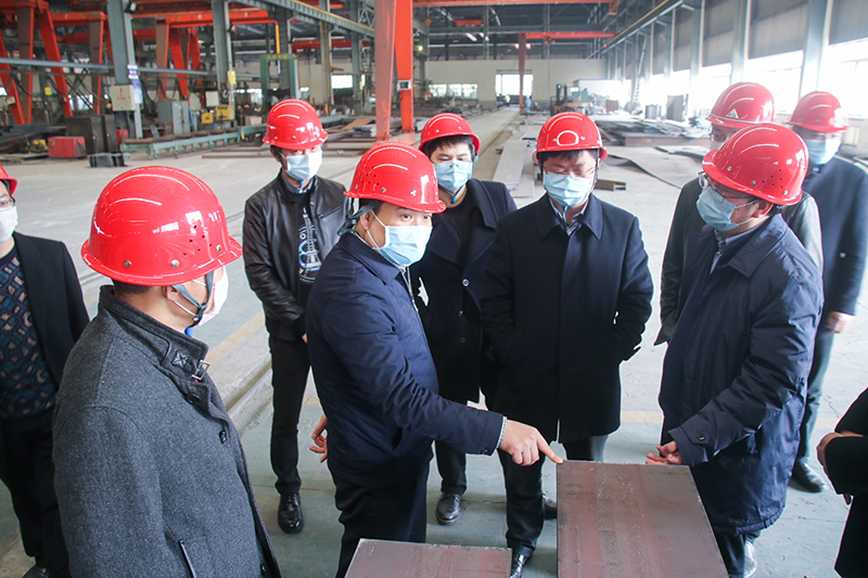 省經(jīng)信廳冶金建材處處長覃有軍蒞臨川威集團(tuán)成都龍泉生產(chǎn)制造基地考察調(diào)研(圖2)