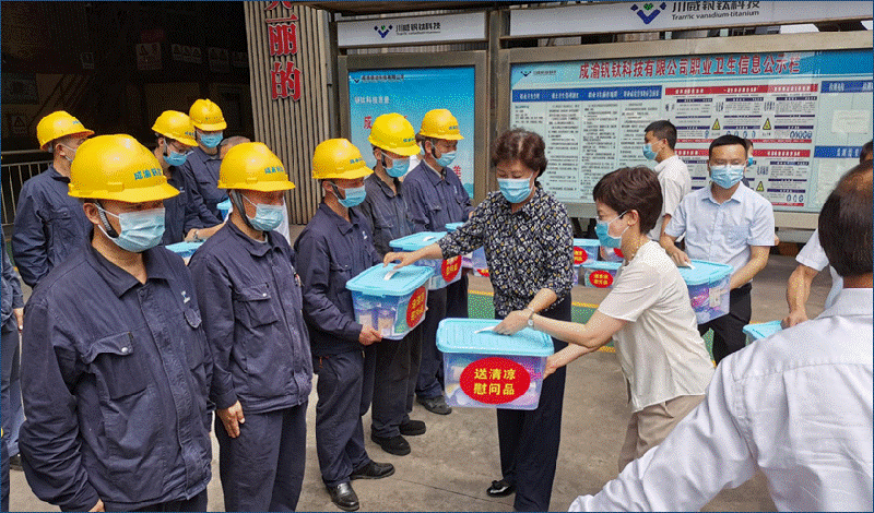 省委常委、統(tǒng)戰(zhàn)部長、省總工會主席田向利調(diào)研川威連界基地并慰問一線員工(圖3)