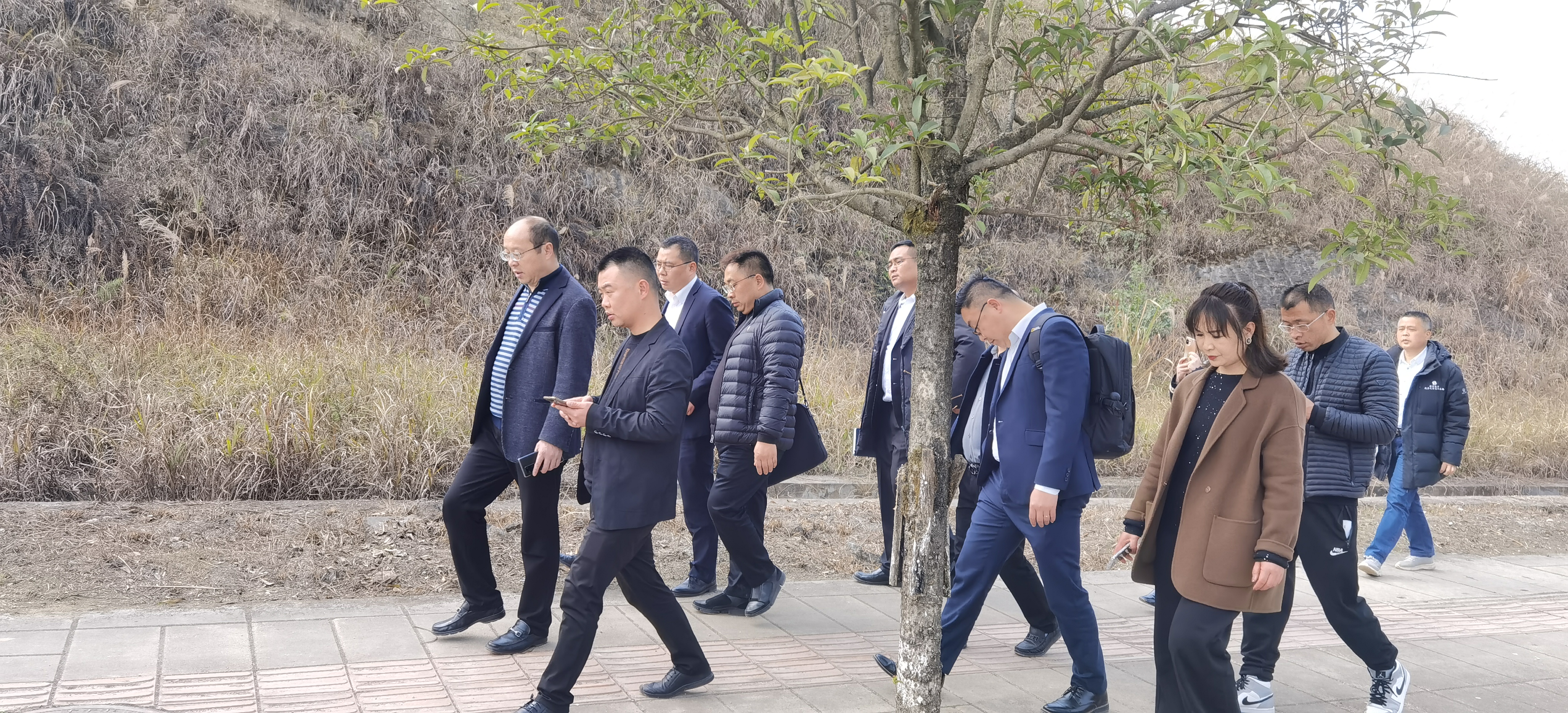 威遠縣經(jīng)開區(qū)、眾心樂公司組織召開連界鎮(zhèn)城市規(guī)劃暨船石湖濕地公園項目研究會(圖3)
