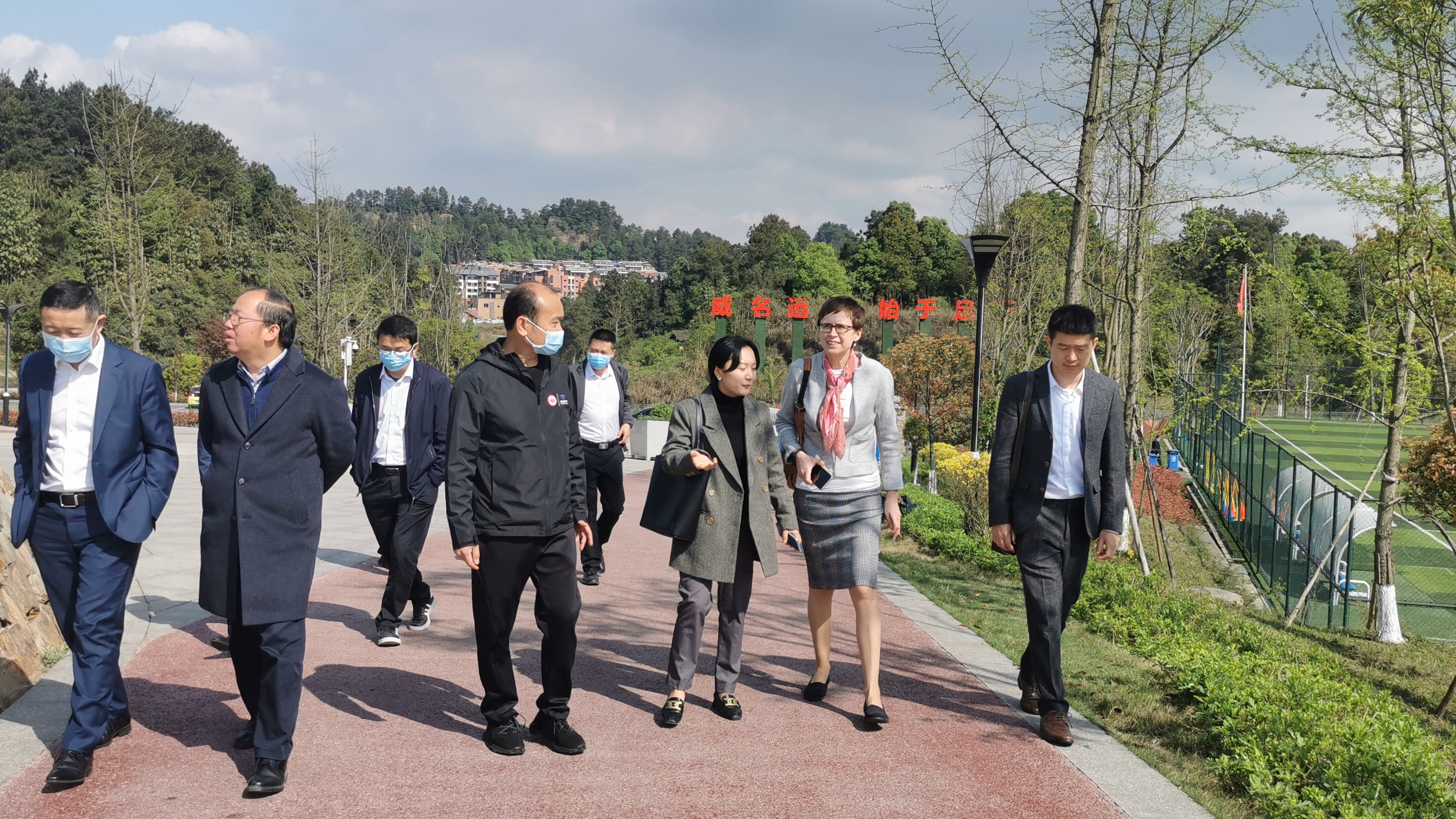 捷克駐成都總領事館卡特瑞娜一行蒞臨川威考察交流(圖4) 捷克駐成都總領事館卡特瑞娜一行蒞臨川威考察交流(圖4)