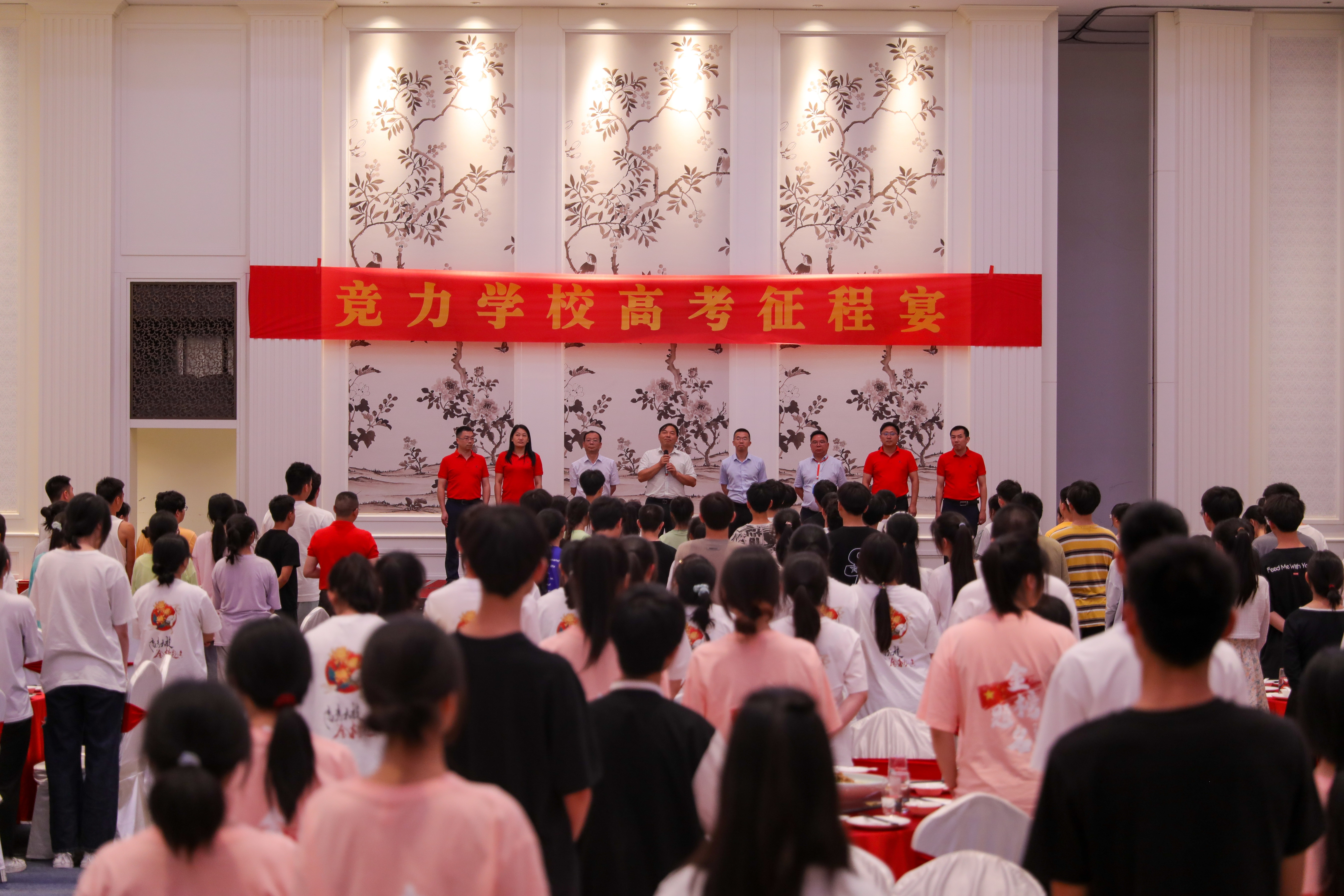 攜夢“出征”助力高考——集團(tuán)公司慰問競力學(xué)校高考考生(圖3) 攜夢“出征”助力高考——集團(tuán)公司慰問競力學(xué)校高考考生(圖3)