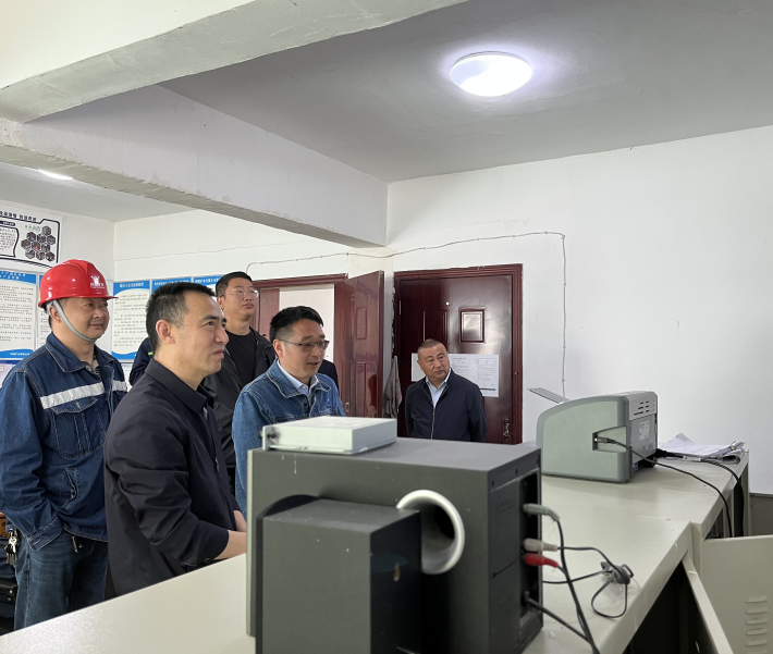 阿壩州政協(xié)副主席秦開(kāi)金一行到礦業(yè)總公司阿壩礦區(qū)調(diào)研(圖2) 阿壩州政協(xié)副主席秦開(kāi)金一行到礦業(yè)總公司阿壩礦區(qū)調(diào)研(圖2)