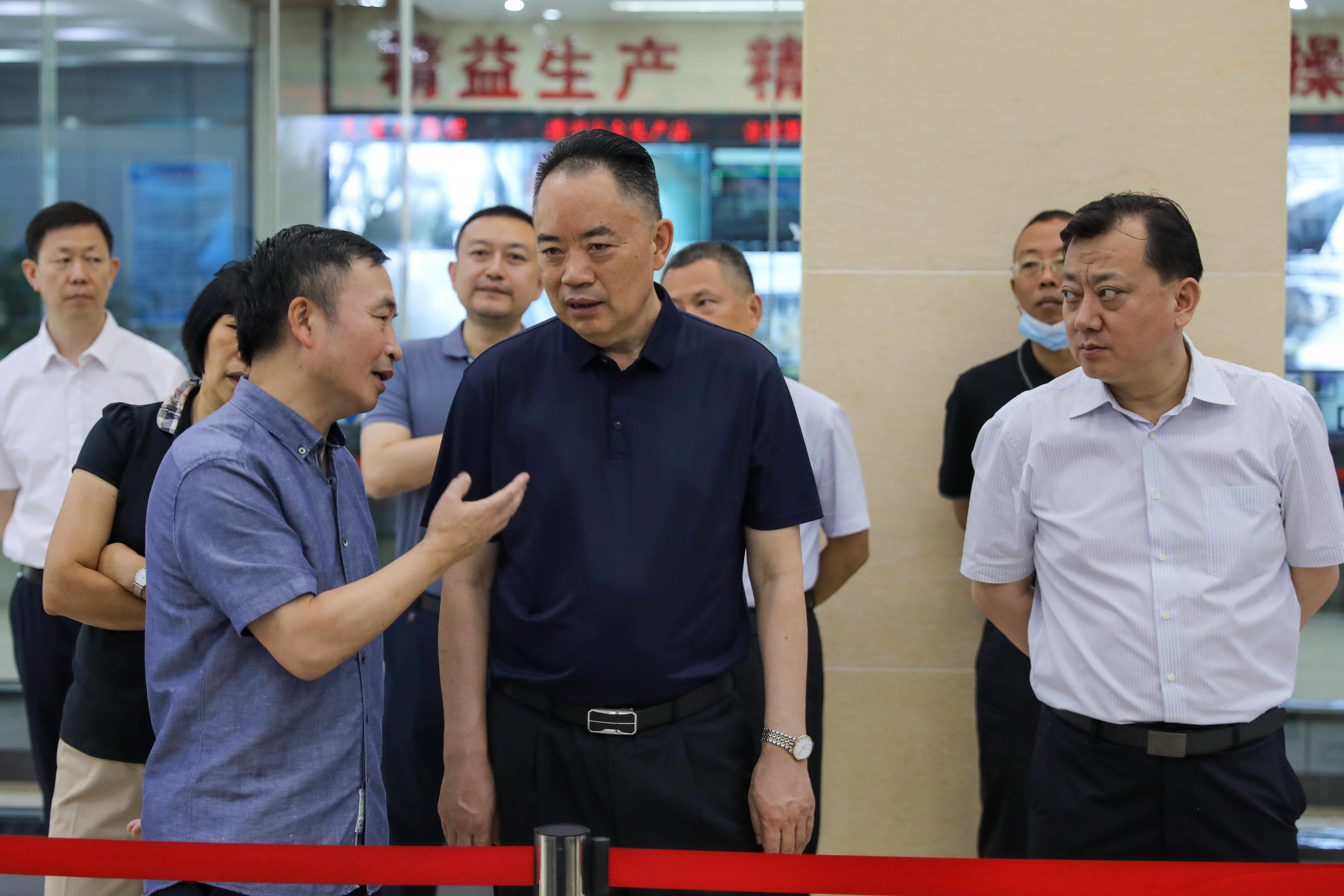 省人大常委會(huì)副主任宋朝華到川威連界基地 考察調(diào)研(圖4) 省人大常委會(huì)副主任宋朝華到川威連界基地 考察調(diào)研(圖4)