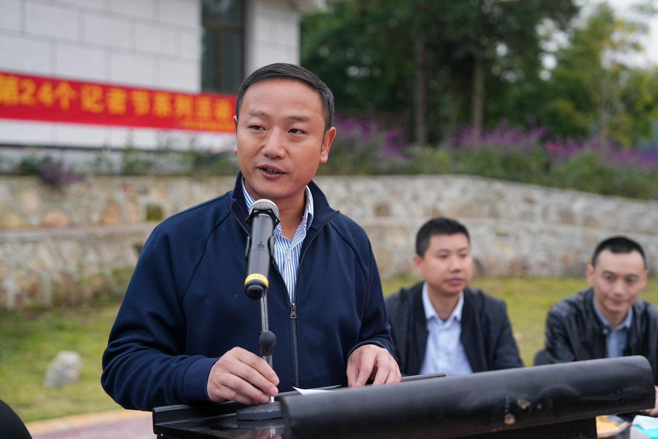 使命在肩 鏗鏘前行——釩鈦科技召開慶祝第二十四個中國記者節(jié)暨新聞宣傳總結表彰會(圖3) 使命在肩 鏗鏘前行——釩鈦科技召開慶祝第二十四個中國記者節(jié)暨新聞宣傳總結表彰會(圖3)