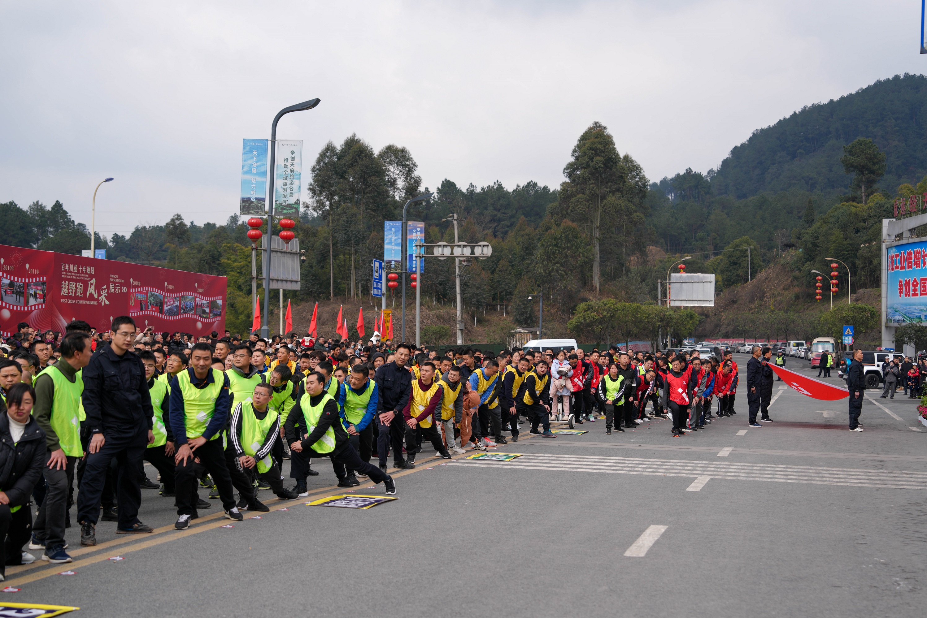 創(chuàng)造奇跡 追求卓越——川威集團(tuán)隆重舉行2024年新春越野跑(圖7) 創(chuàng)造奇跡 追求卓越——川威集團(tuán)隆重舉行2024年新春越野跑(圖7)
