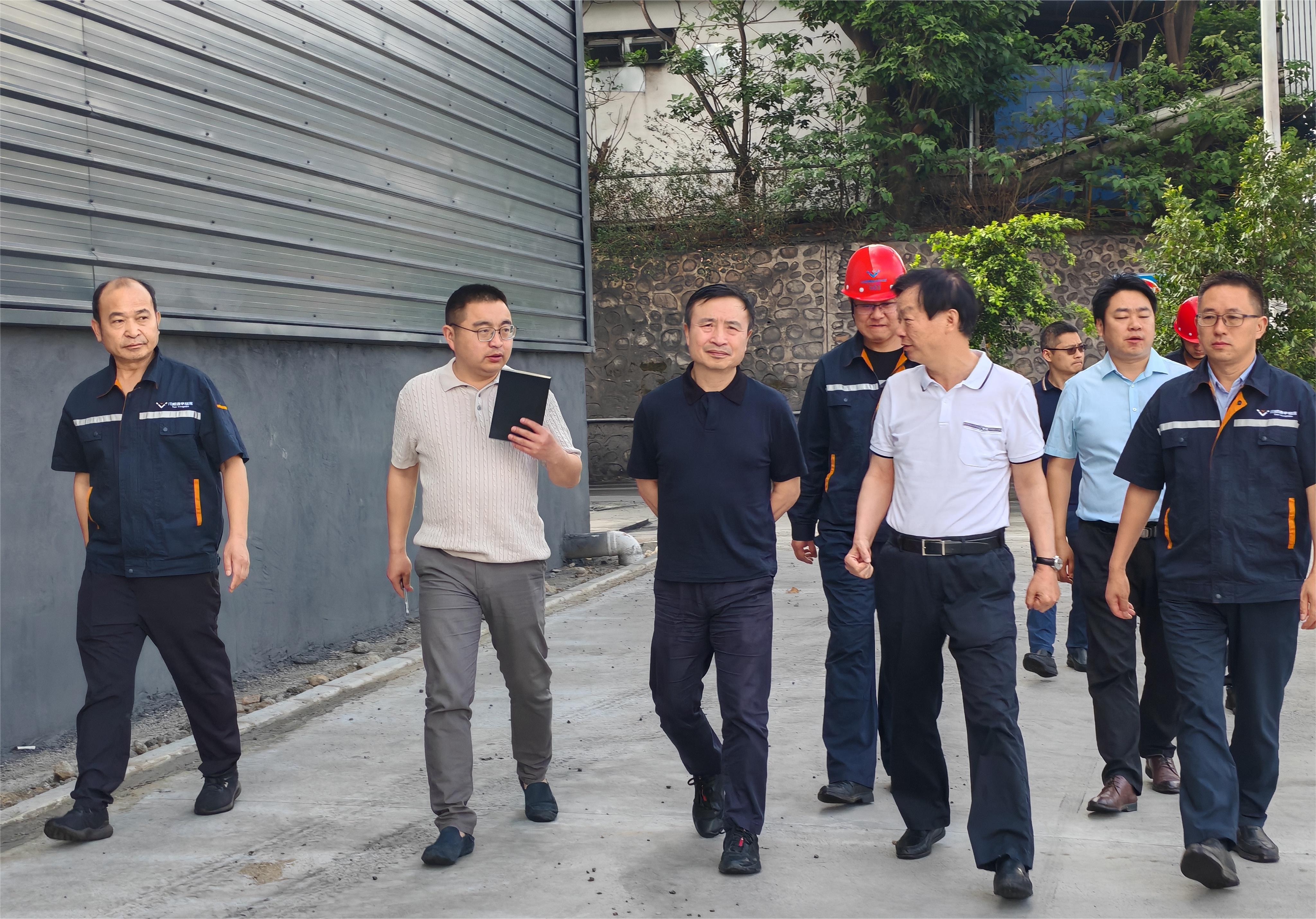 集團(tuán)公司董事長王勁蒞臨通宇物流西昌釩鈦視察工作