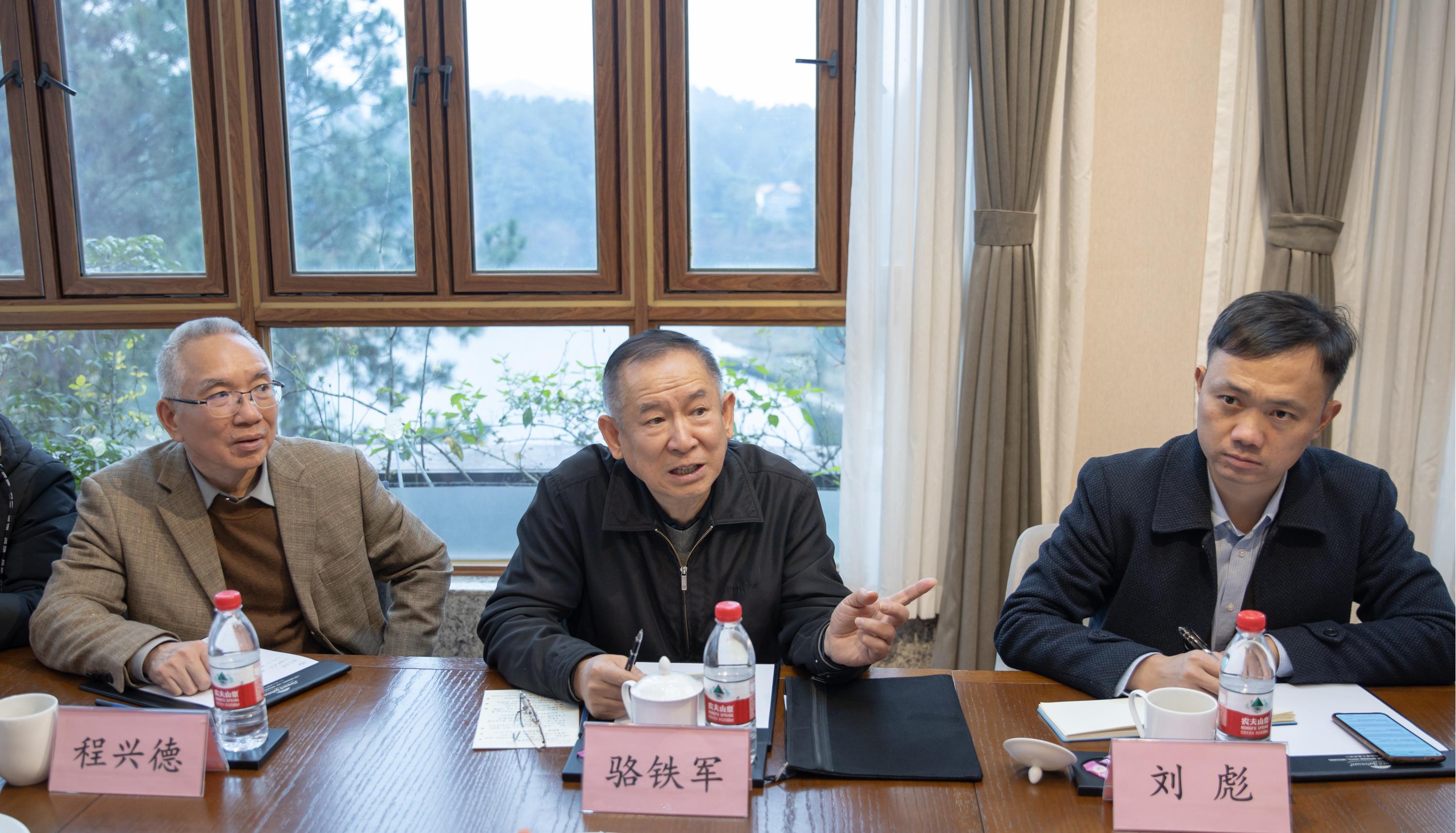 中鋼協(xié)駱鐵軍副會長一行到訪川威集團(圖6) 中鋼協(xié)駱鐵軍副會長一行到訪川威集團(圖6)