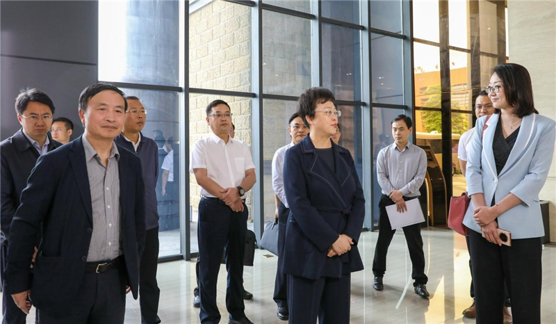市委書記鄭莉蒞臨川威調(diào)研指導轉型發(fā)展工作(圖2)